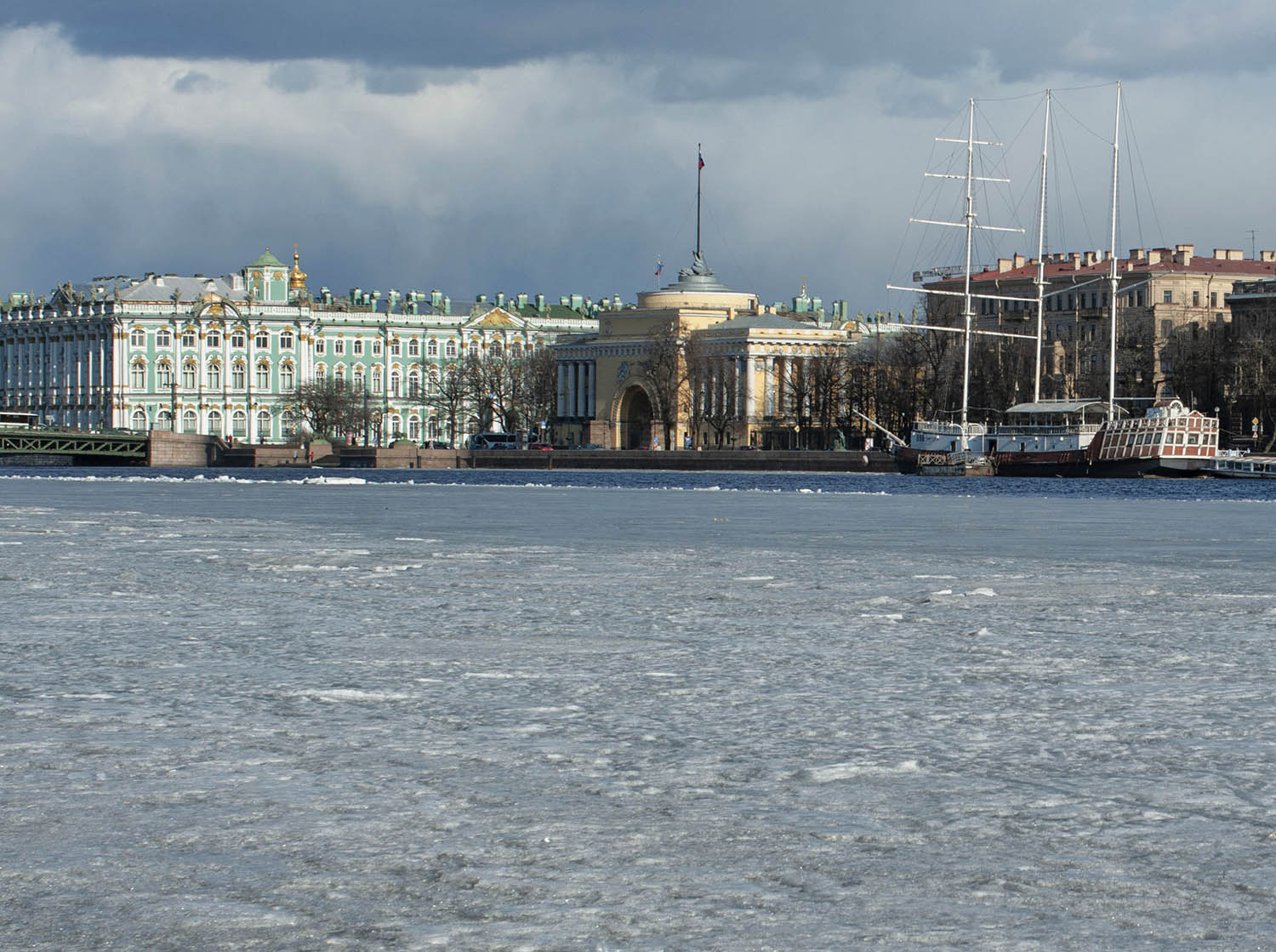 Адмиралтейская набережная