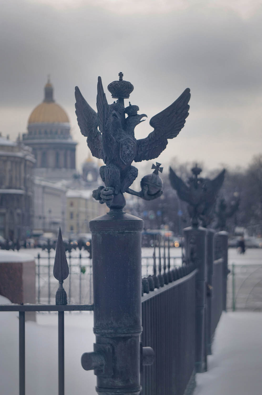 Орел, трехглавый и трехкрылый
