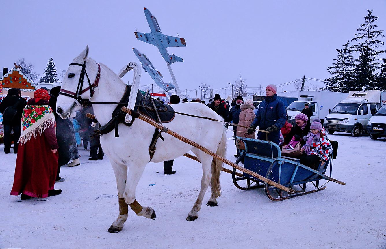 На ярмарку.