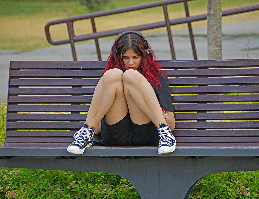 Девушка в кедах