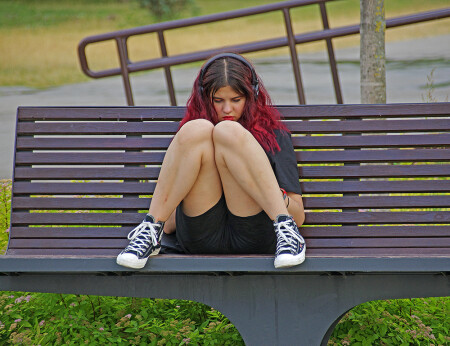 Девушка в кедах