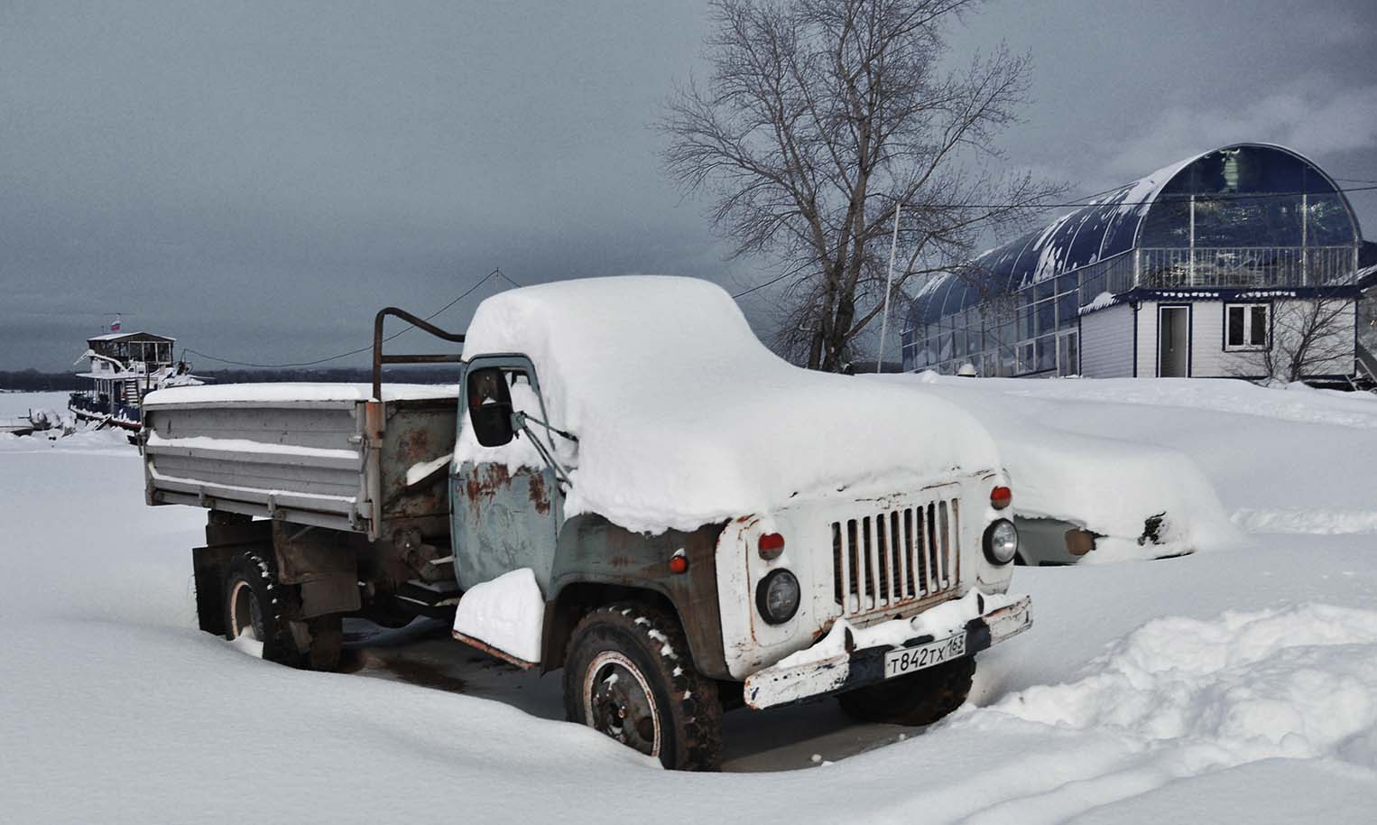 Белым снегом занесло, запуржило, замело…