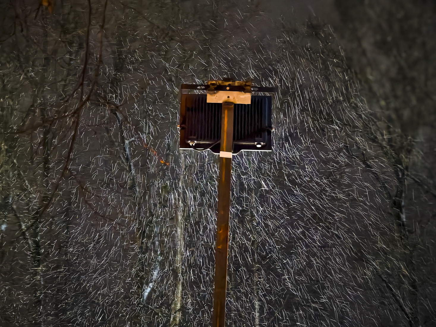 а снег идёт