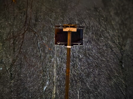 а снег идёт