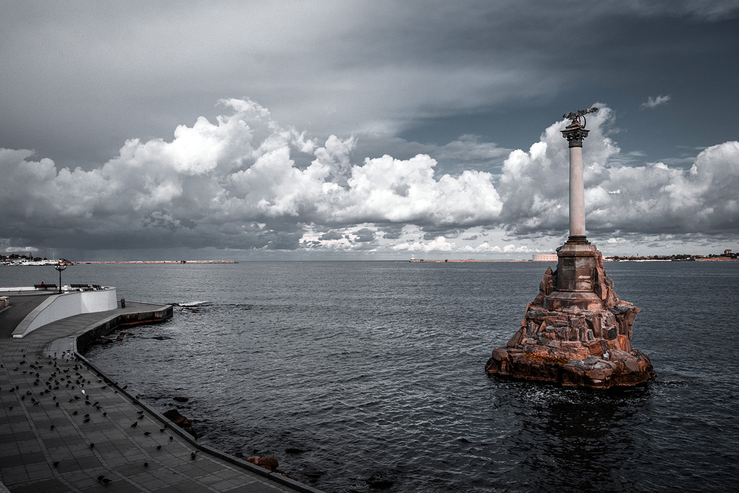 Севастополь, памятник затопленным кораблям.