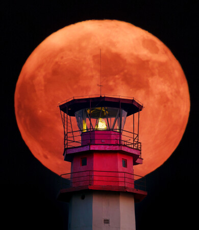 Земляничная Луна