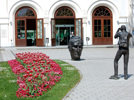 Памятник фотографу