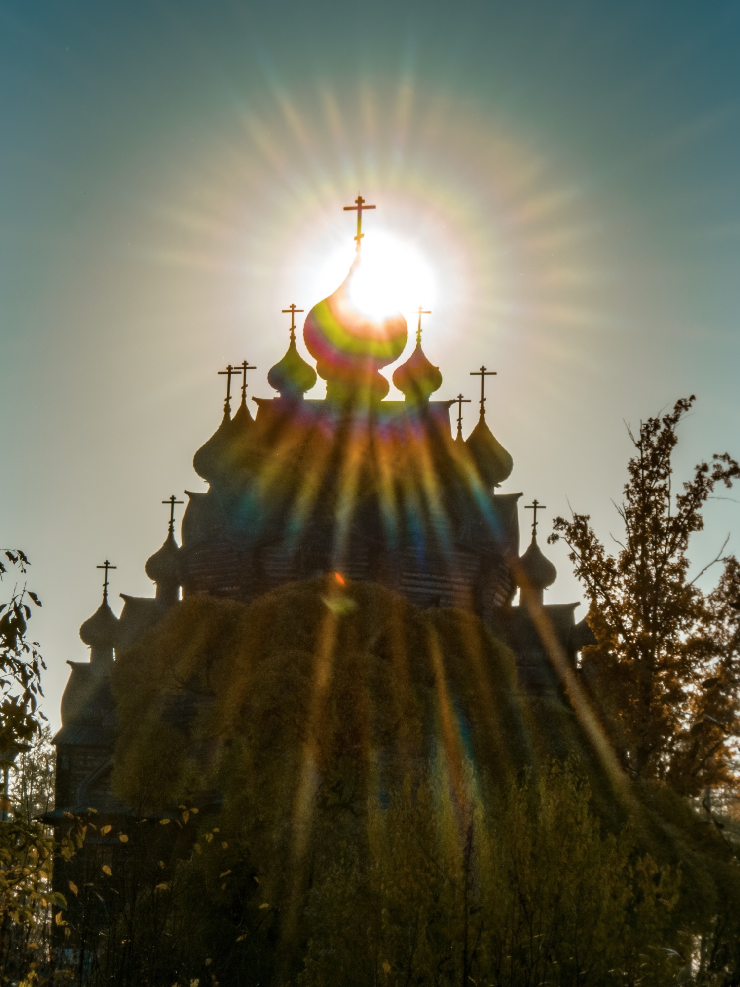 Покровская церковь (церковь во имя Покрова Пресвятой Богородицы) — православный храм в Невском лесопарке в посёлке имени Свердлова 