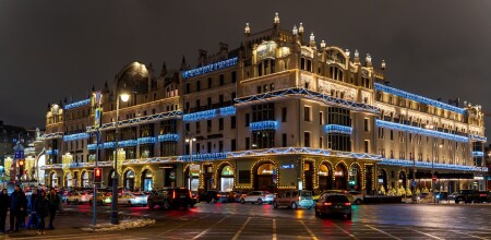 Метрополь зимним вечером