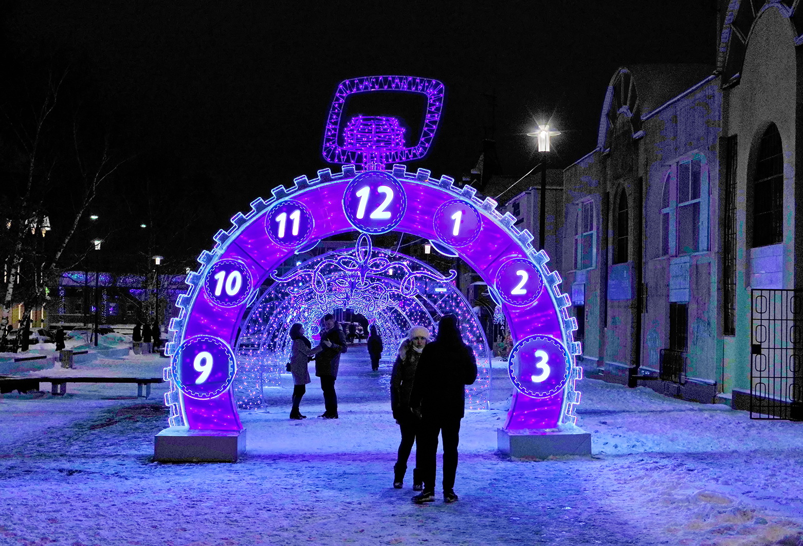 Свидание под часами.