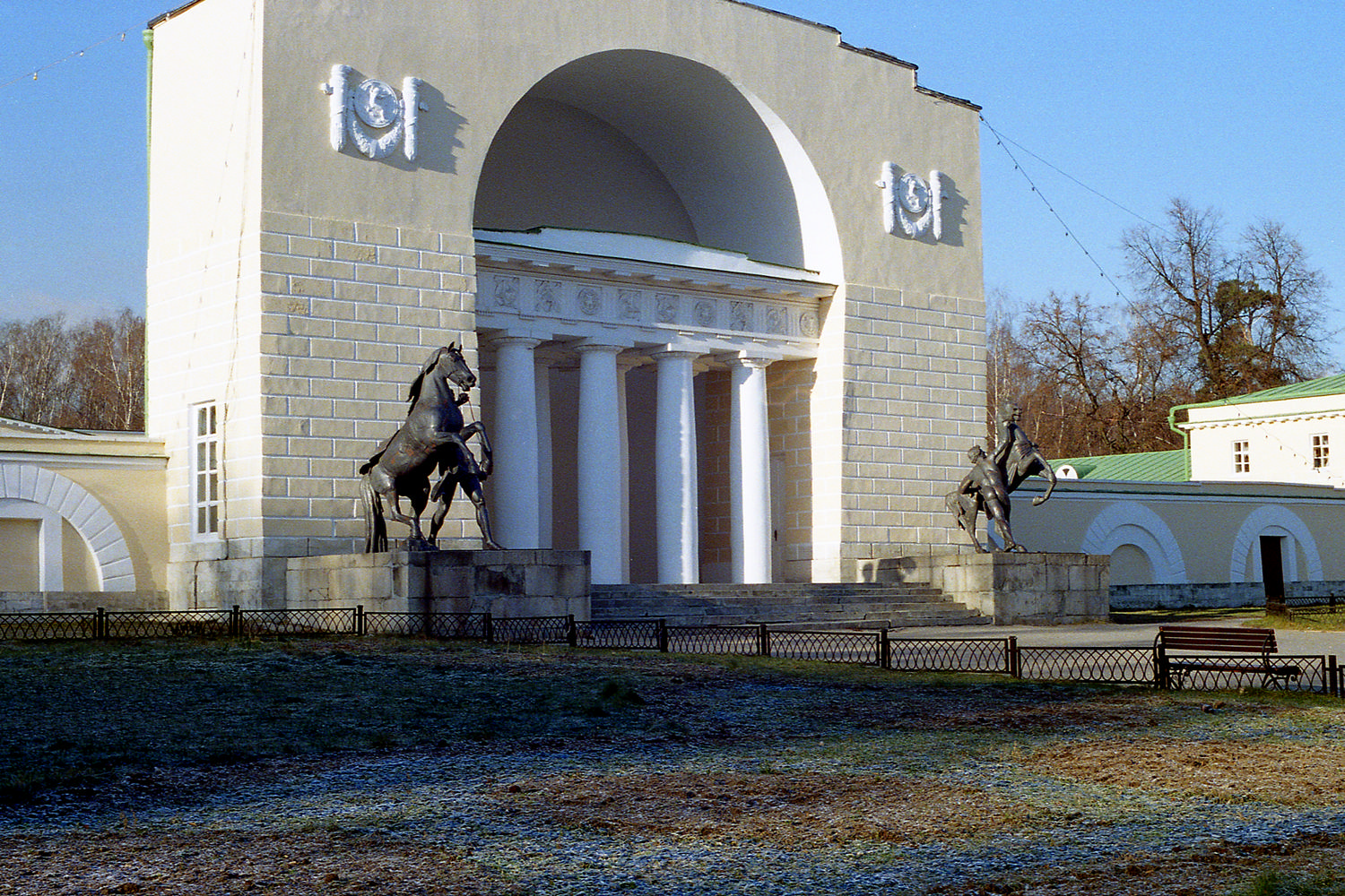 Конный двор