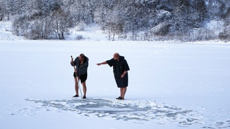 Моржи встречают Новый год.