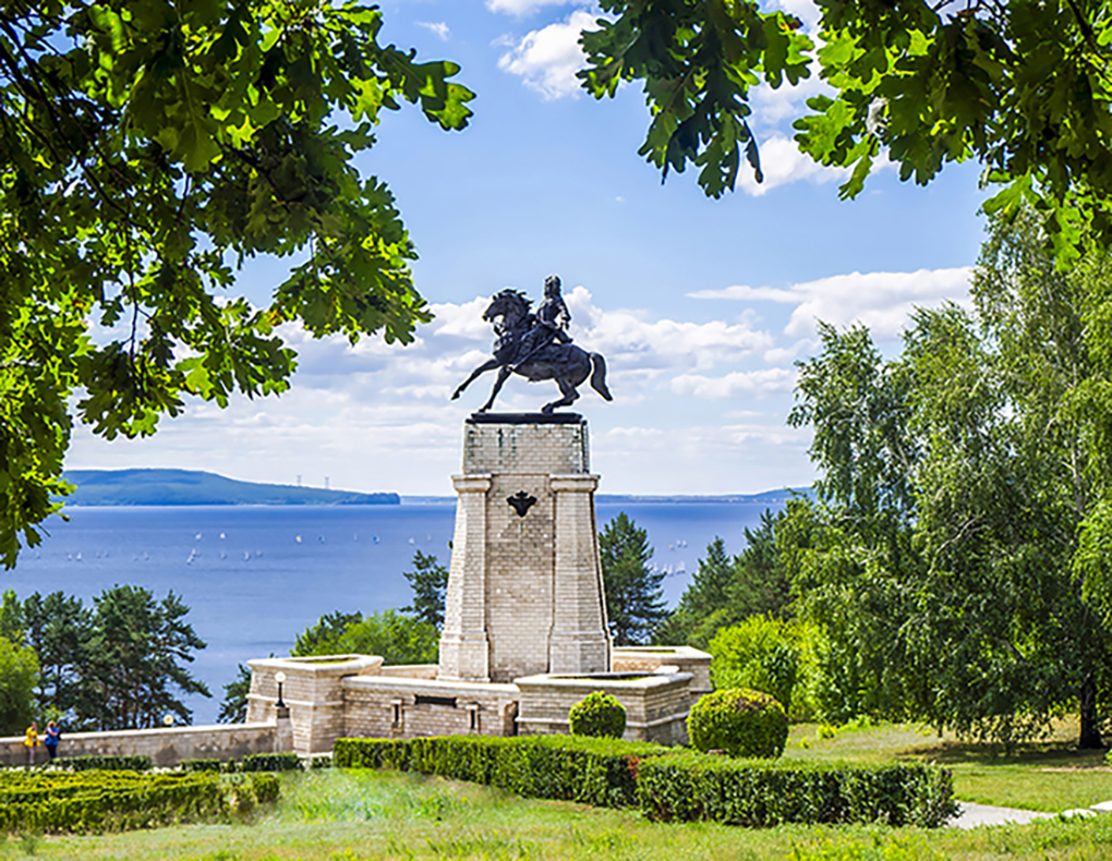 Памятник В.Н.Татищеву в Тольятти