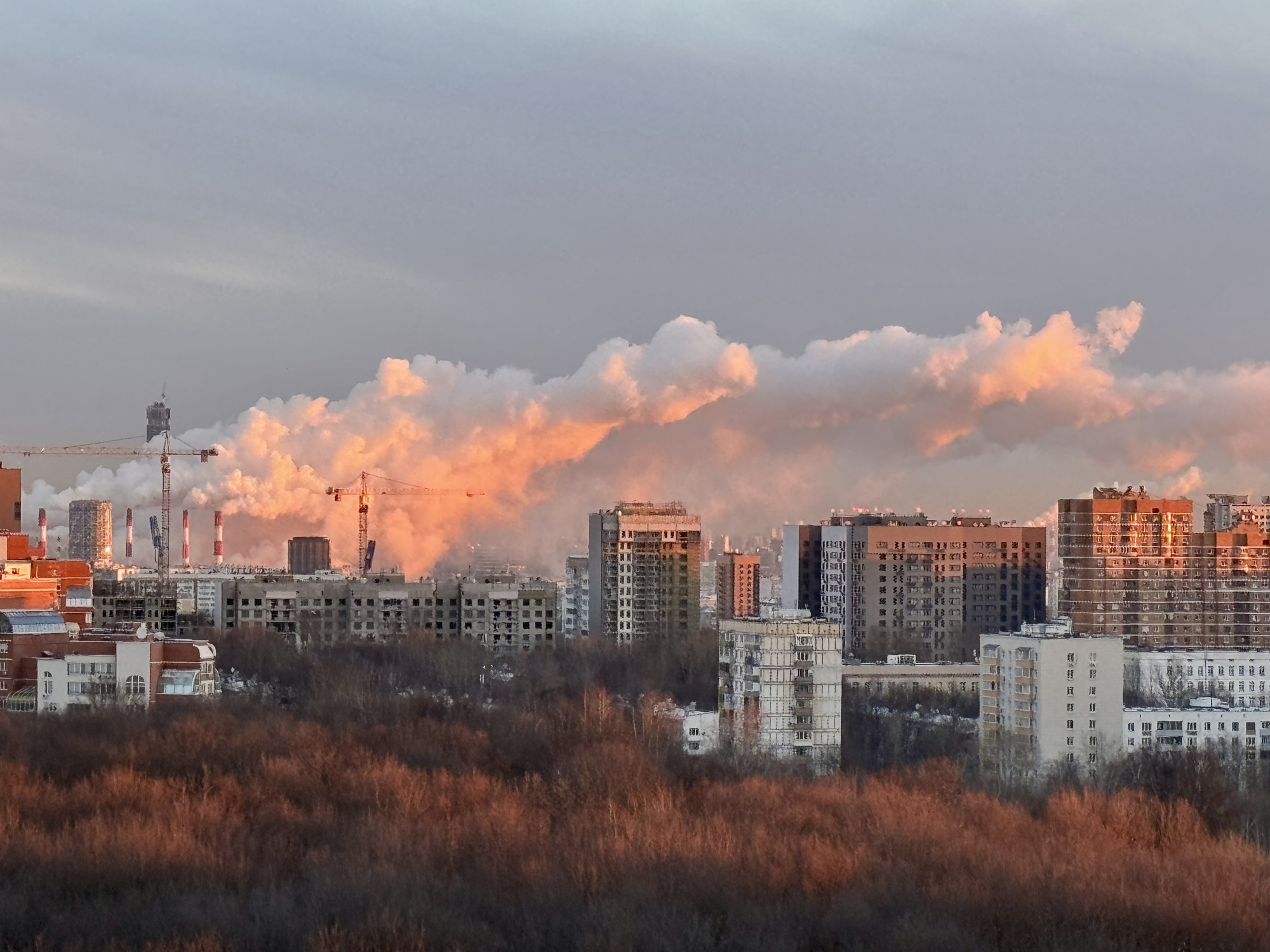 А из нашего окошка…( в утренних лучах)