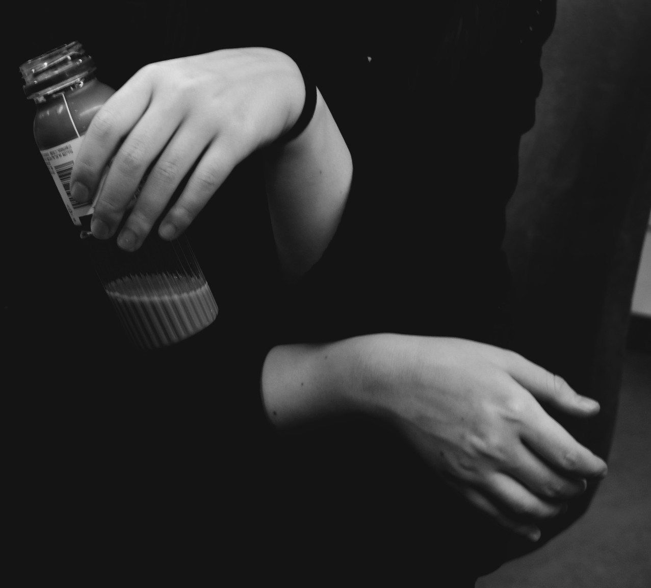 Девушка с напитком