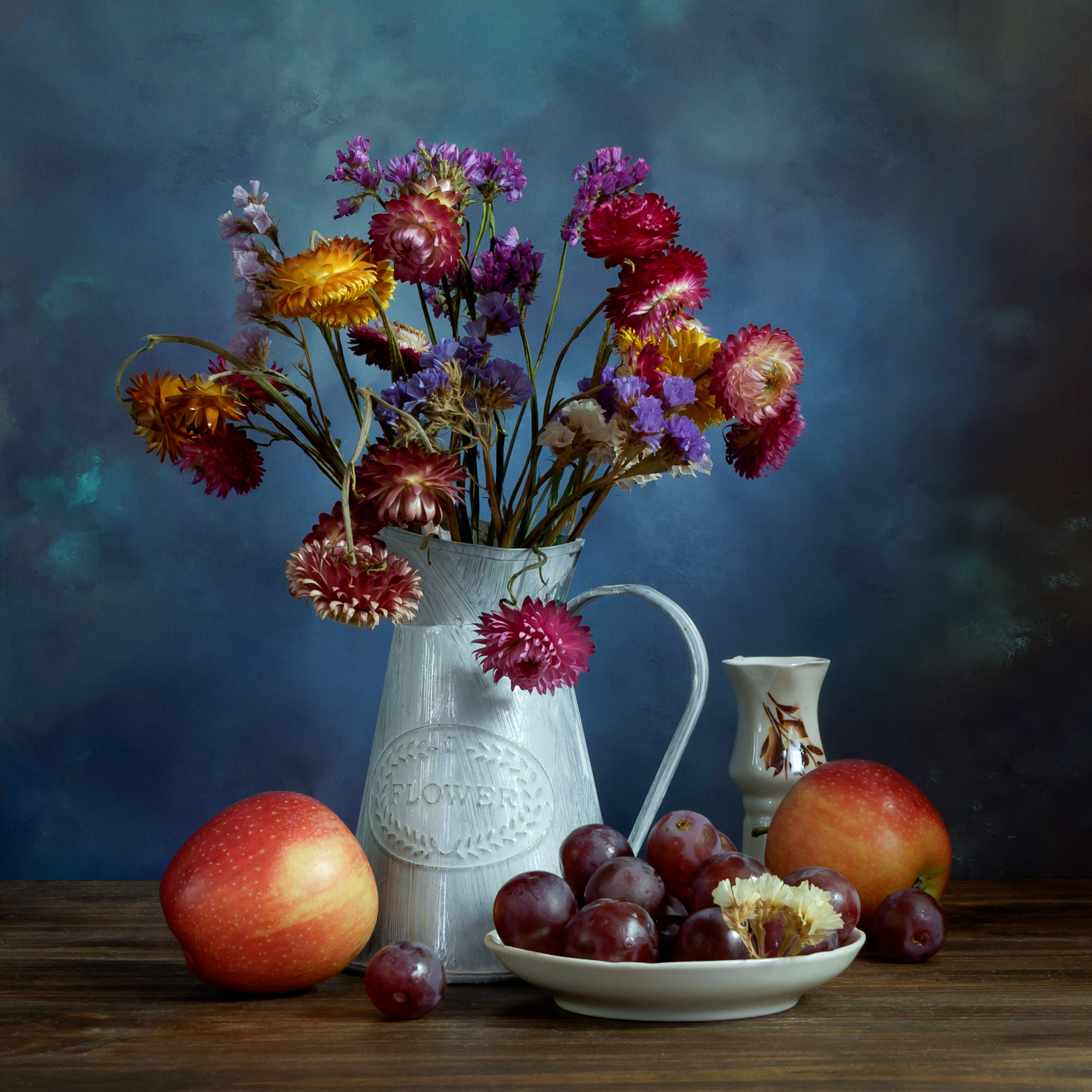 Натюрморт с яблоками и виноградом