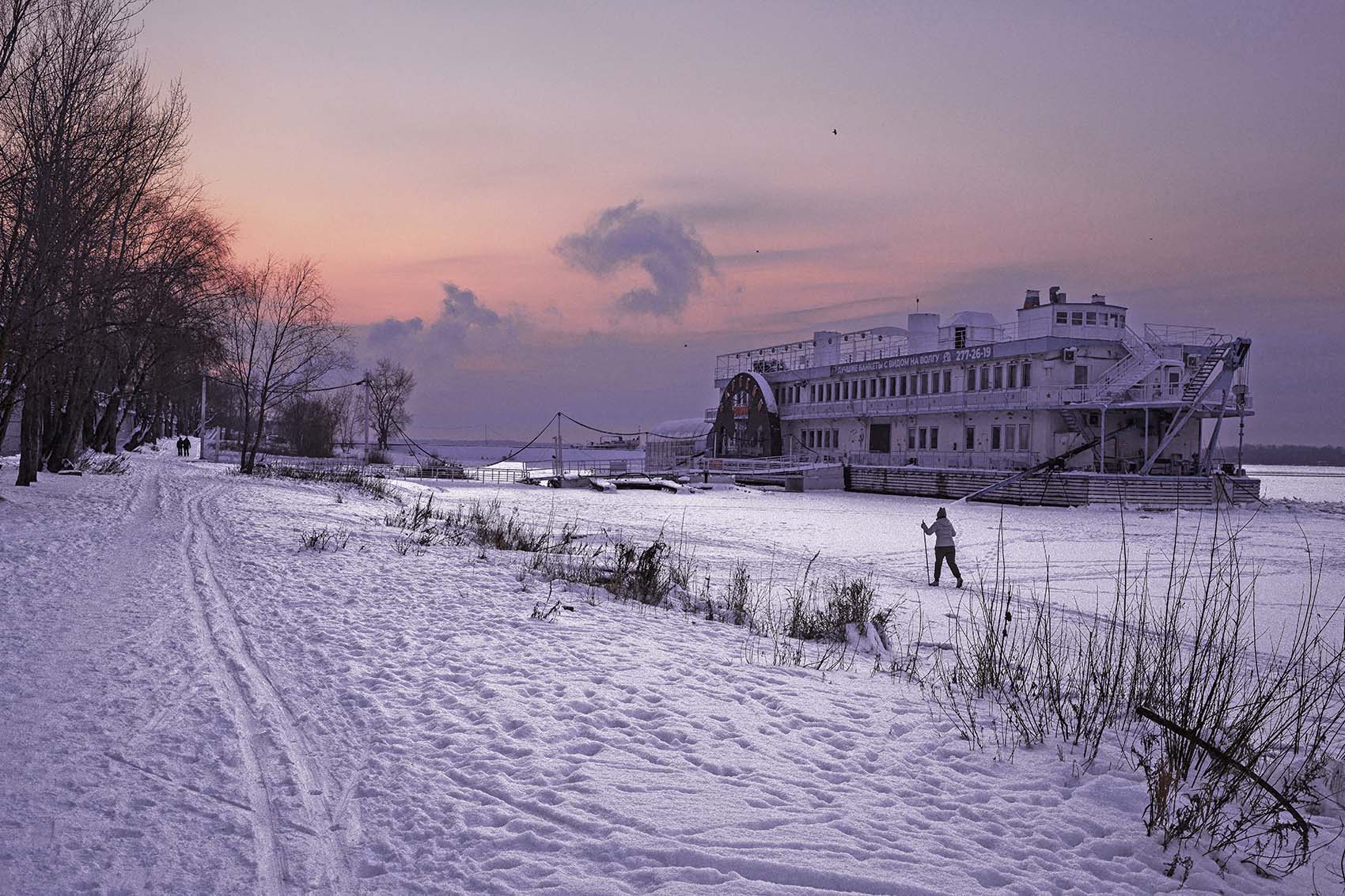 Лыжные гонки на закате...