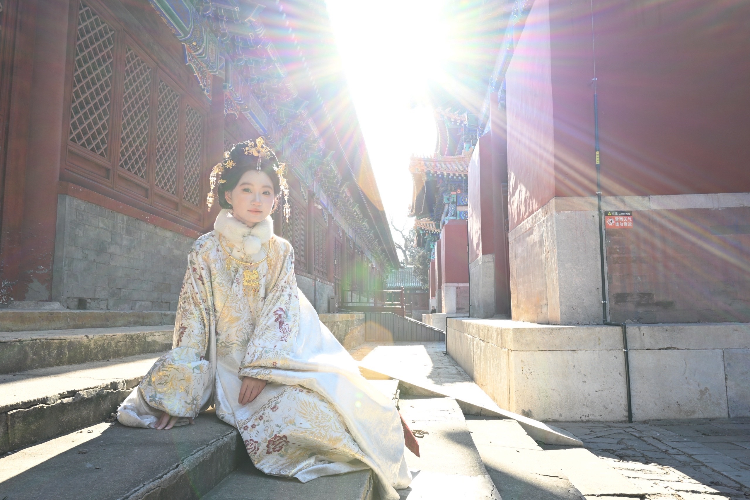 Китаянка в народном платье