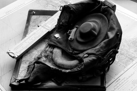 "Заправлены в планшеты космические карты..."