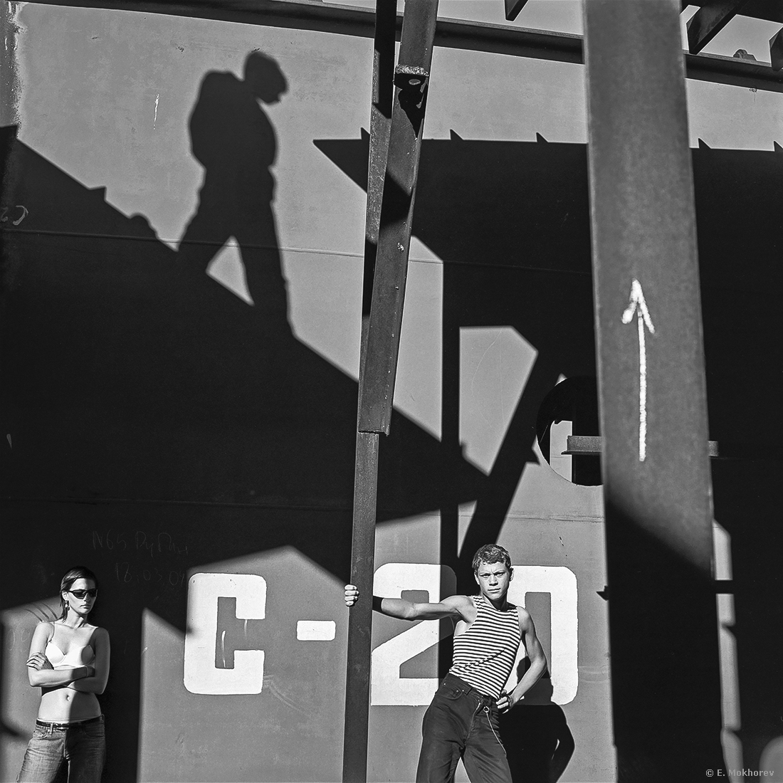 Дина, Сергей и Максим. Форт "Константин", Кронштадт, 2004.