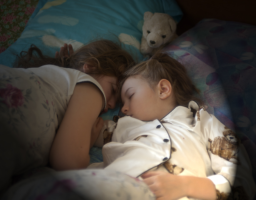 Спят усталые игрушки...