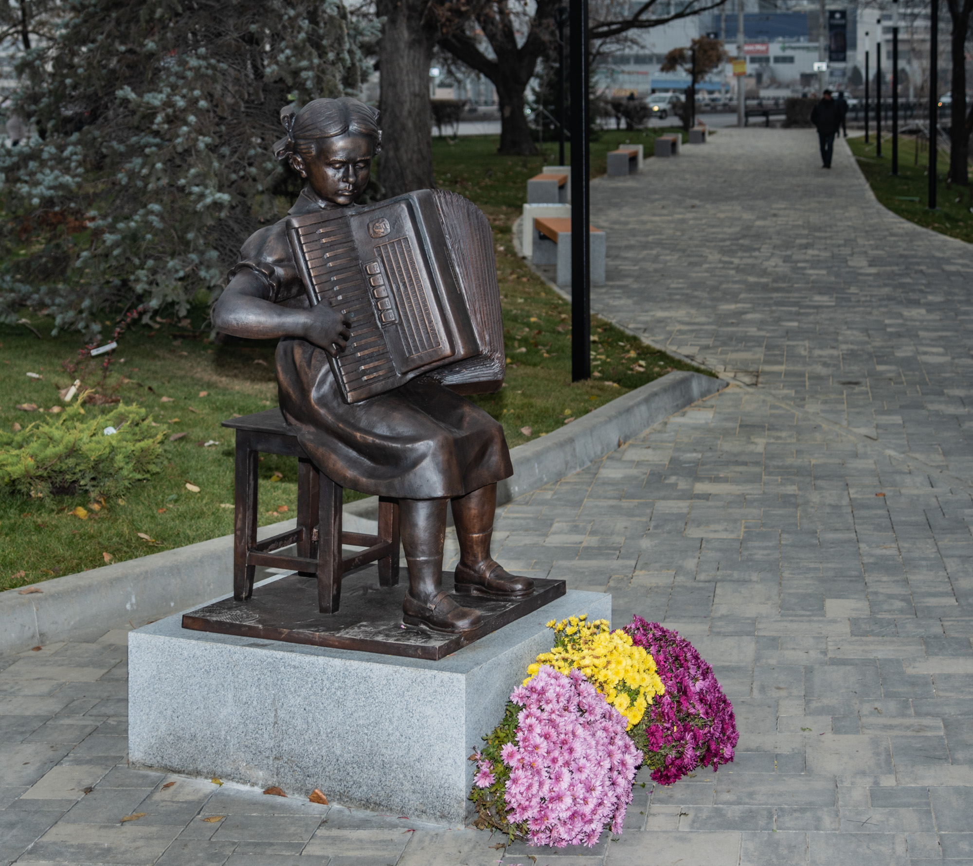 Девочка с аккордеоном