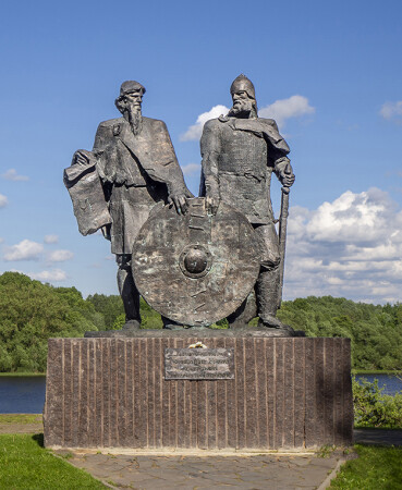 Вещий Олег и Рюрик. Памятник в Старой Ладоге.