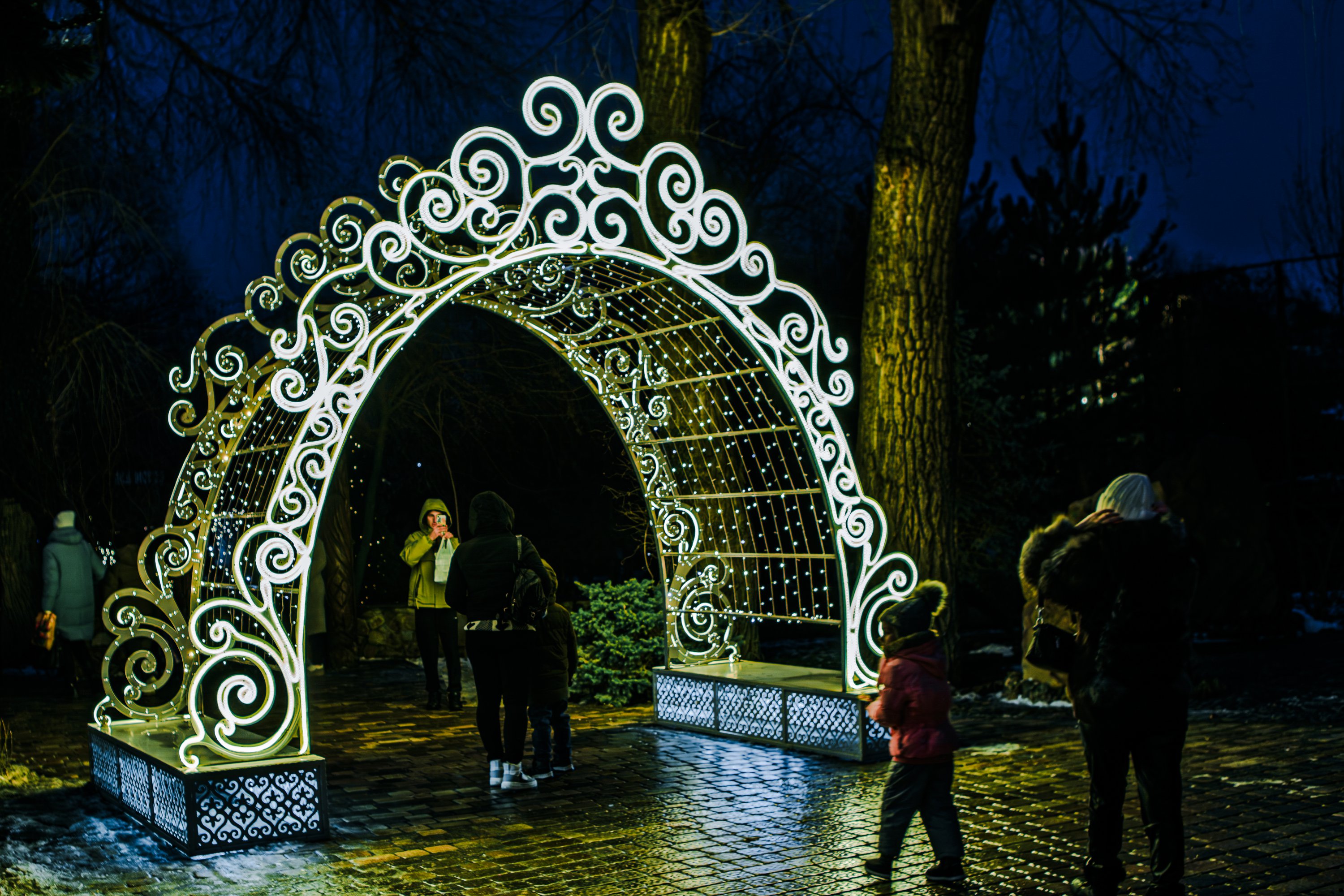 Фото под аркой