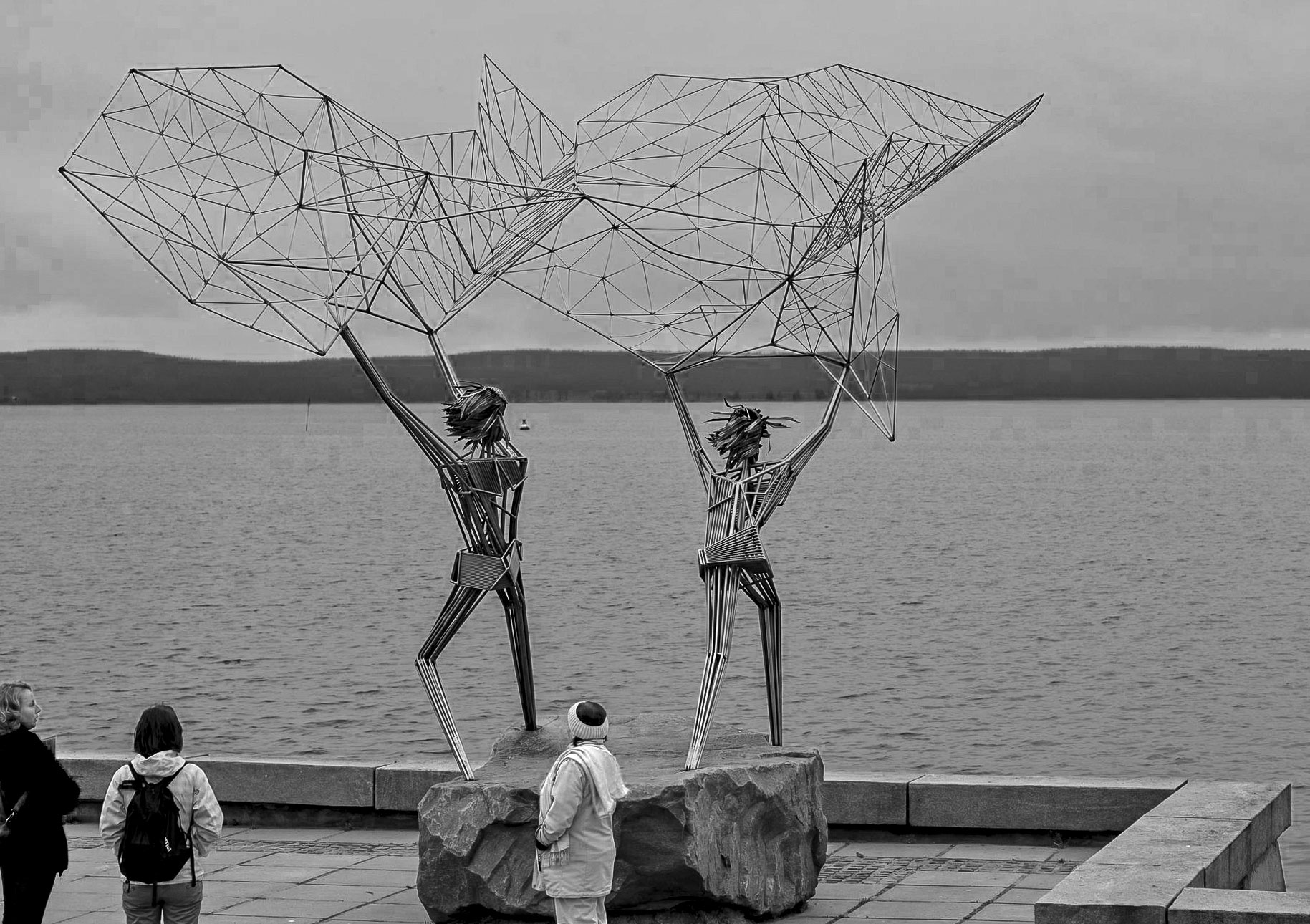 Cкульптура «Рыбаки» на Онежской набережной в Петрозаводске
