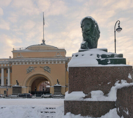 Лев у Адмиралтейства
