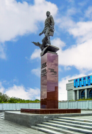 Новосибирск. Памятник А.И.Покрышкину-2