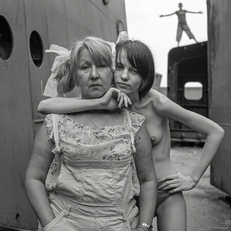 Алина и Настя. Кронштадт, 2004.
