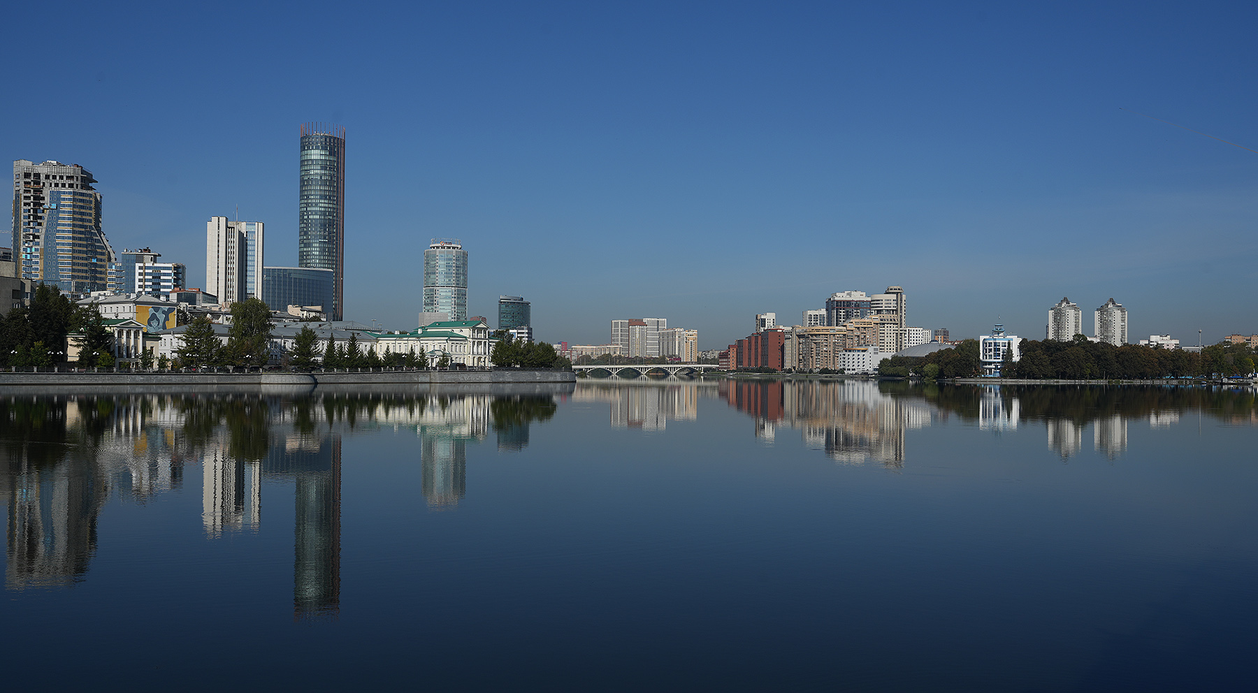 «Городской пруд Екатеринбурга» раздел «Городской пейзаж, Путешествия. Туризм». «»