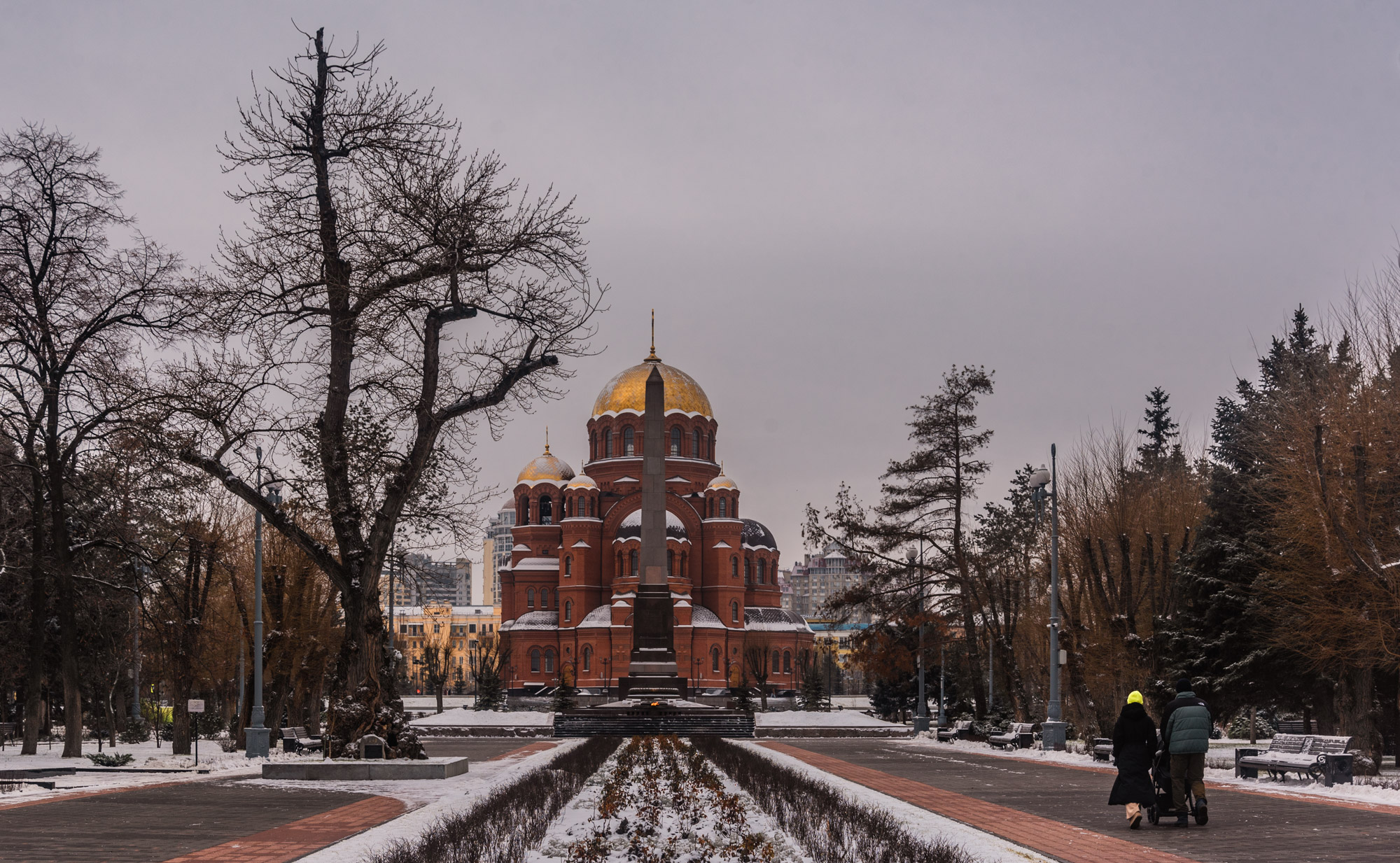 На Аллее Героев