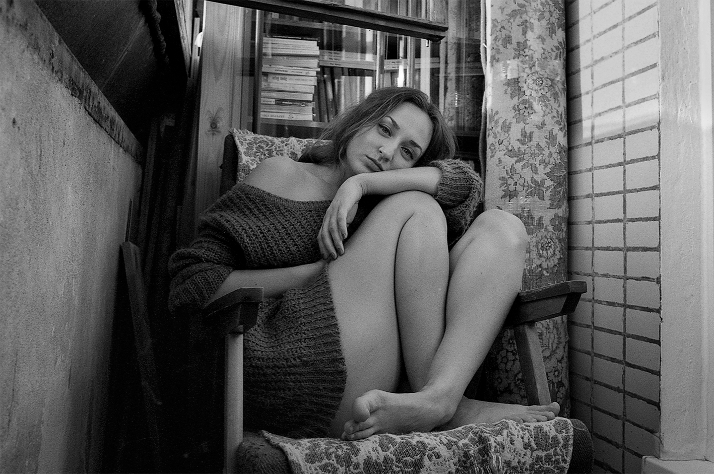 Олеся (портрет на балконе, 2015)