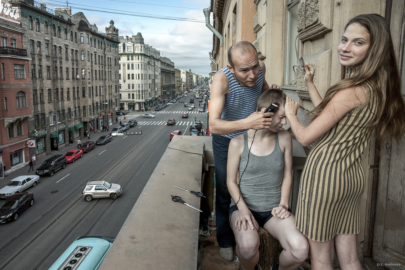 Стрижка для Полины. Средний проспект, С-Пб., июнь 2011.