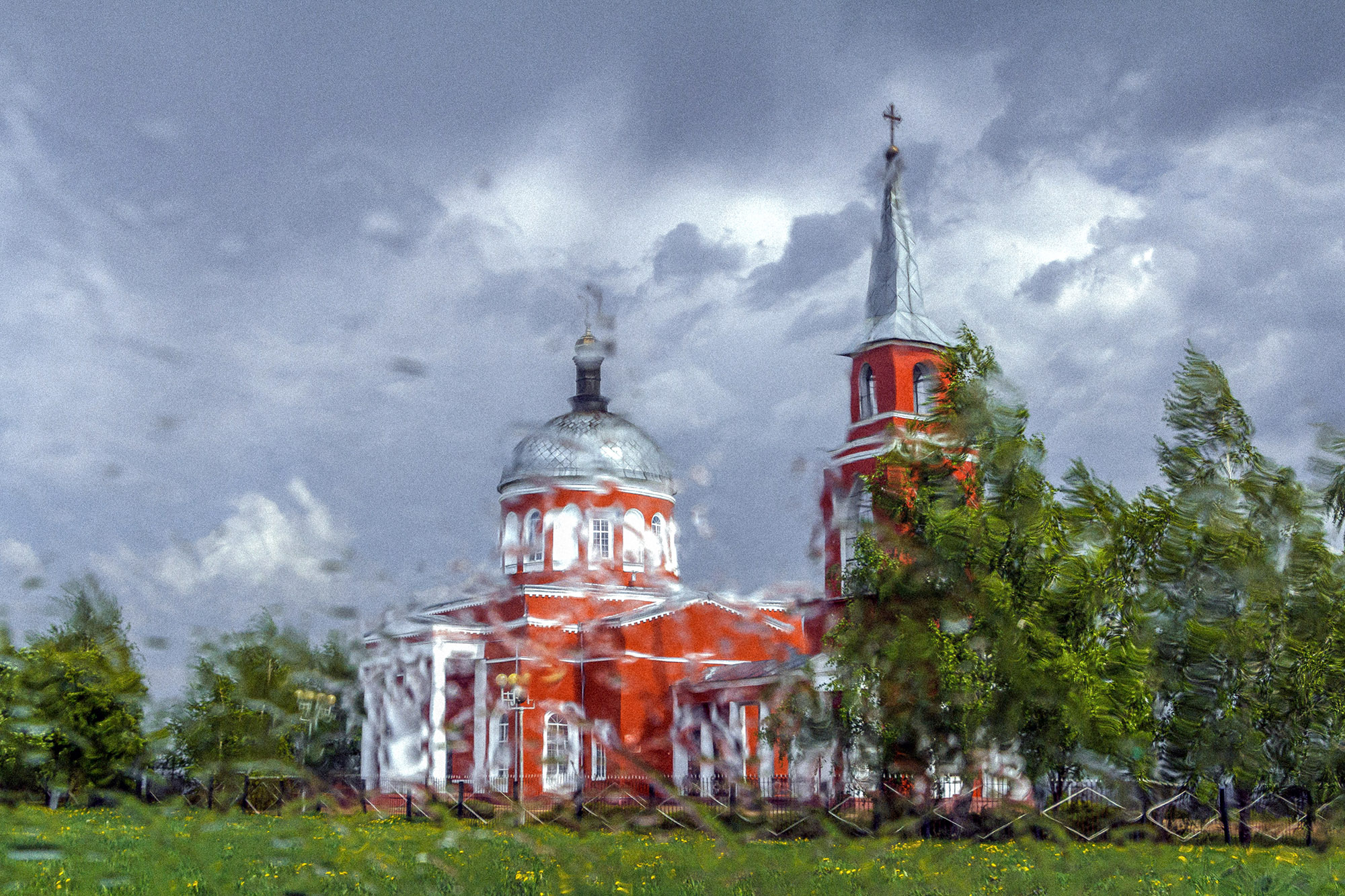 Под дождём