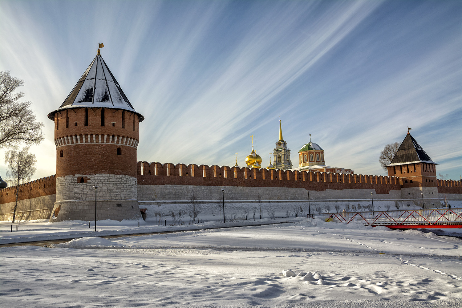 У кремлевской стены.