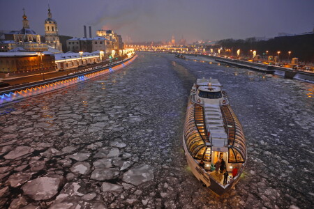 Москва, движение в любую погоду.