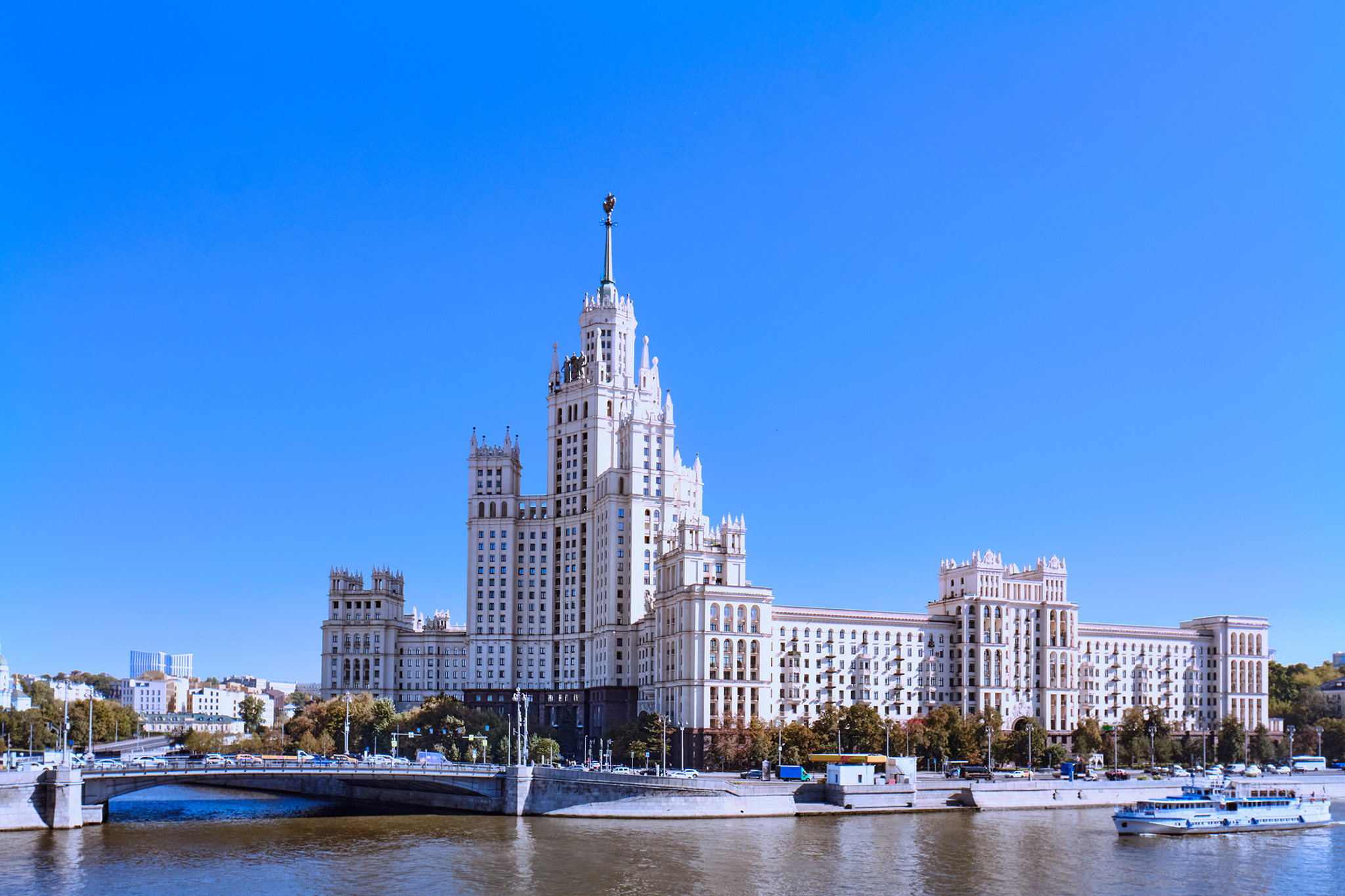 «Москва. Высотка на Котельнической» раздел «Архитектура. Памятники. Интерьер». «»