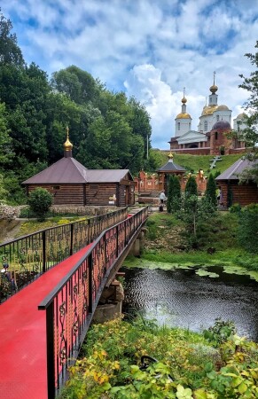 Петро-Павловская Раненбургская пустынь и святой источник Тихвинской иконы Божией Матери в поселке Рощинский, Липецкой области.