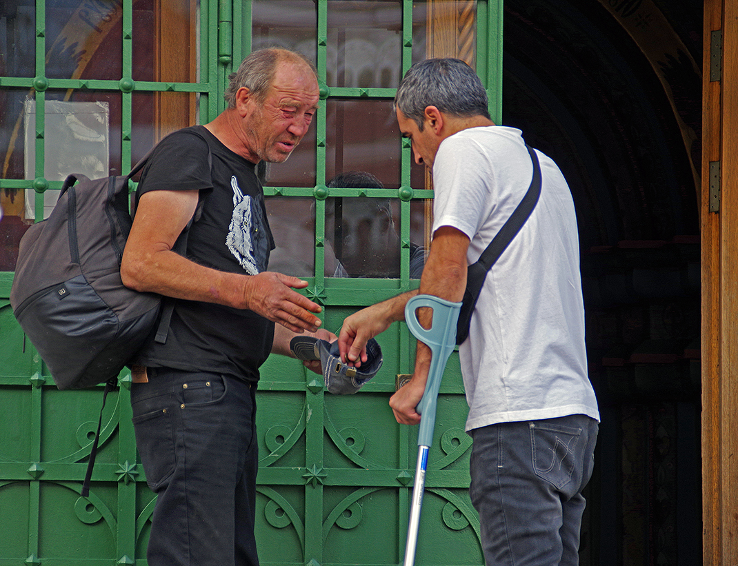 На паперти