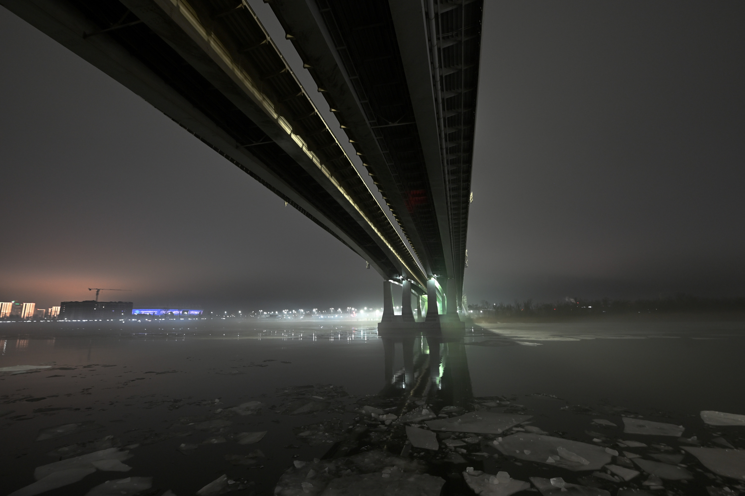 «dead calm» раздел «Городской пейзаж». «кора ( т.е. поверхностные воды) реки( замерла, вниз по течению льды»