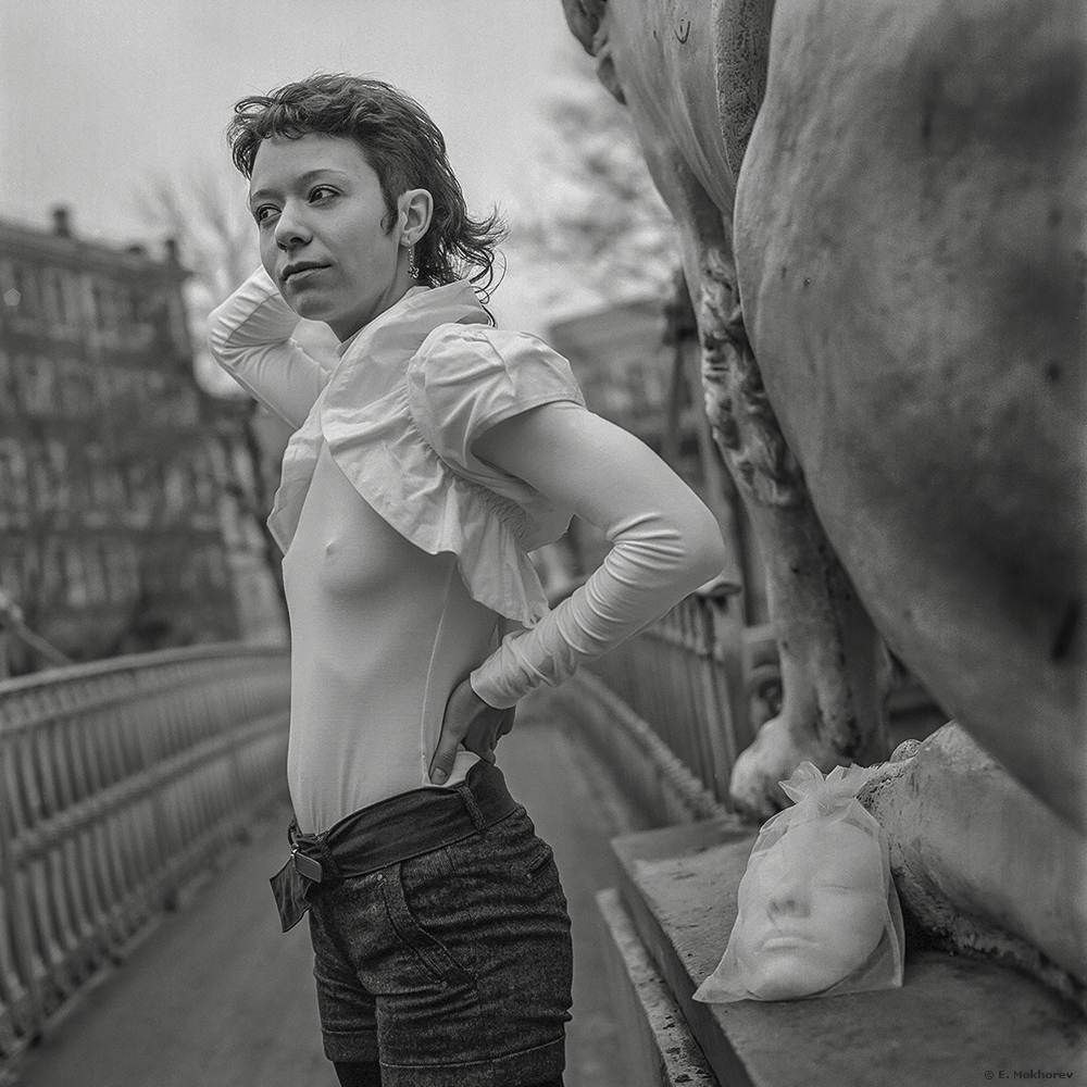Алёна. Львиный мост, С-Пб., 2015.