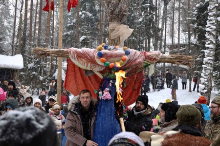Гуляй, народ! Весна у ворот, а зима — на убыль идёт!