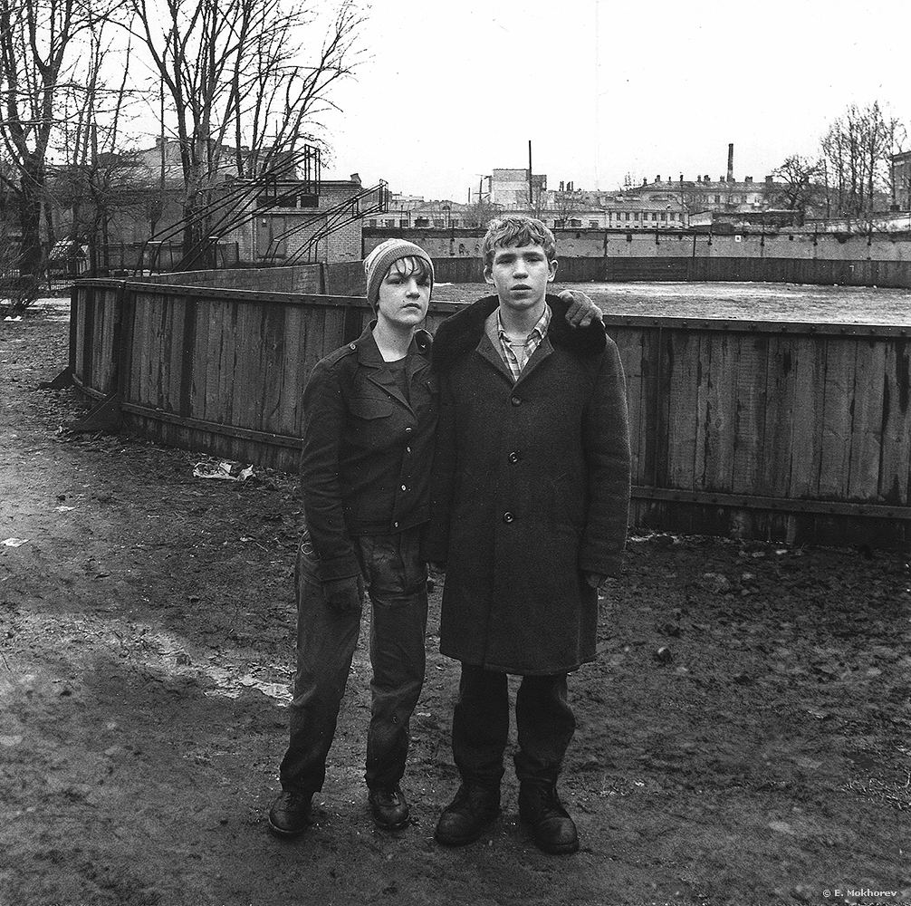 «Мальчики из интерната. Ул. Глухая Зеленина, С-Пб., 1991.» раздел «Портрет». «»