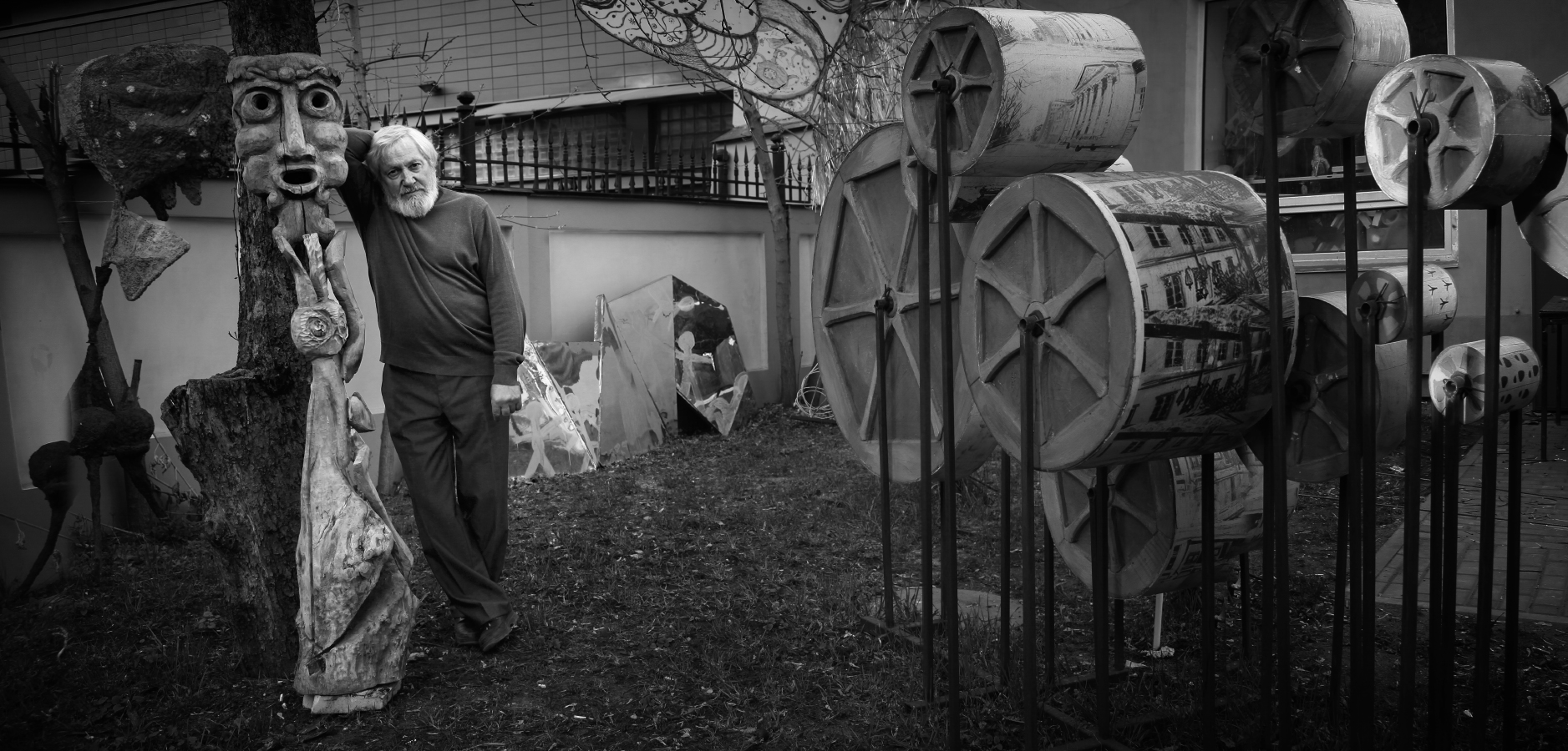 «Фотография - часть моей души.» раздел «Портрет». «Друзья, в пятницу 27 февраля на 80-м году жизни скончался Александр Зиновьев.Прекрасный, добрый, талантливый и отзывчивый человек. Фотограф, поэт, писатель, актер.Выражаю соболезнование родным и близким.»