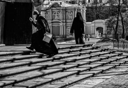 На службу...,Александра Невская лавра
