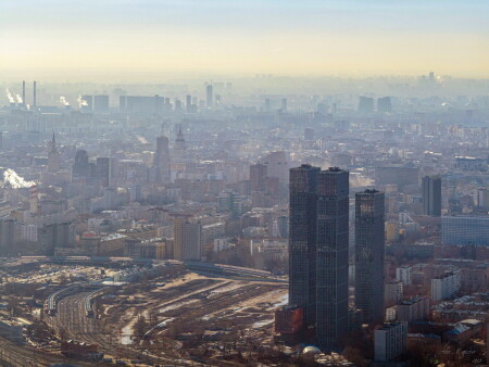 Город в дымке