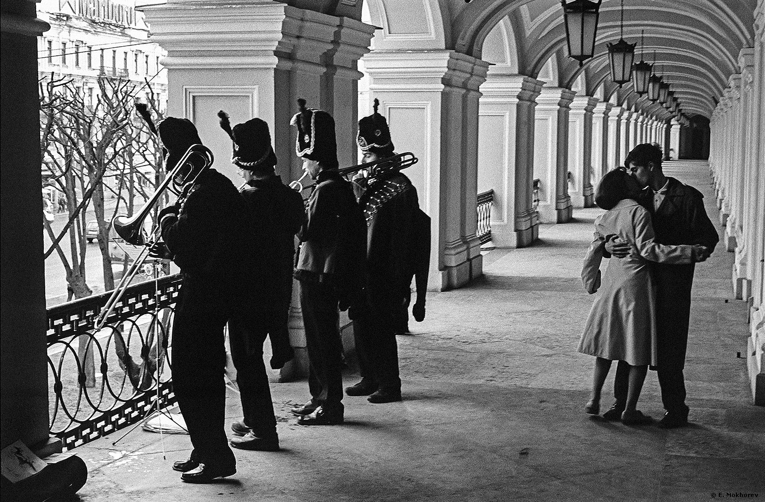 «Гостиный двор, С-Пб., 1999.» раздел «Жанр». «»